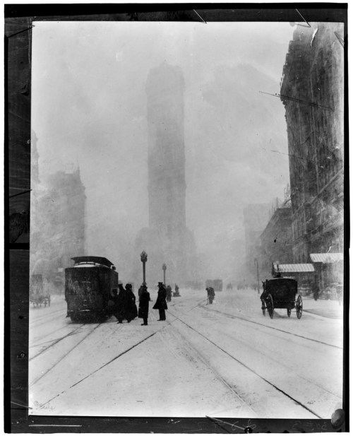 Jessie Tarbox Beals. Flatiron Building. ca. 1905. Museum of the City of New York. 91.53.38.