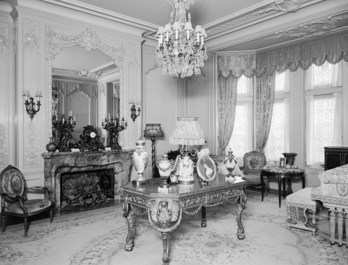Wurts Bros. (New York, N.Y.) 40 West 57th Street. H.B. Gilbert residence, parlor at windows. Ca. 1910. Museum of the City of new York. X2010.7.1.1196
