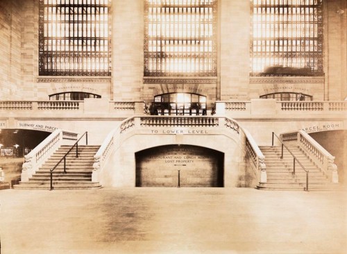 Unknown. Interior, Grand Central. ca. 1918. Museum of the City of New York. X2010.11.2798.