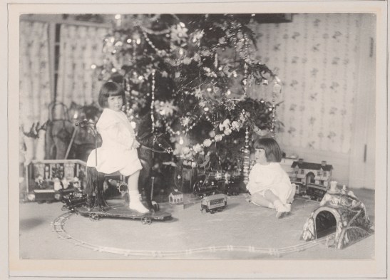 Unknown photographer. 4th Christmas 1906 [The first six years of William B. Leeds.] 1906. Museum of the City of New York. 89.3.1.32.