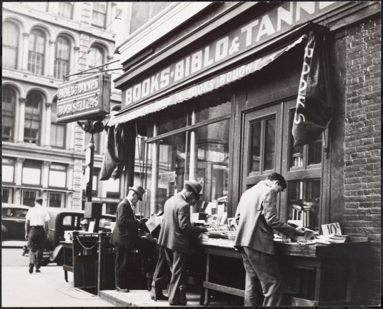 Roy Perry. Browsing at Second Hand Bookstalls, Ninth Street and Fourth Avenue. ca. 1940. Museum of the City of New York. 80.102.136.