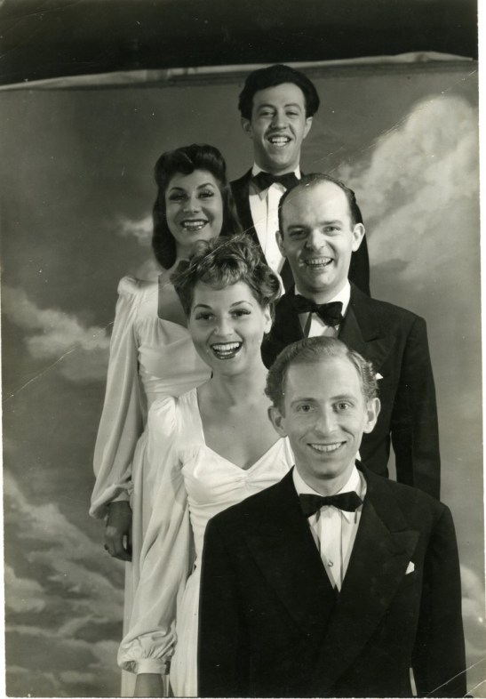 Unknown. [The Revuers: Adolph Green, Betty Comden, John Frank, Judith Tuvim, Alvin Hammer.] ca. 1943. Museum of the City of New York. F2014.45.4.