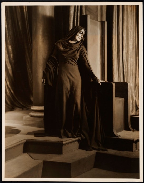 Vandamm. [Blanche Yurka as the First Narrator in "Lucrece".] 1932. Museum of the City of New York. 33.34.28