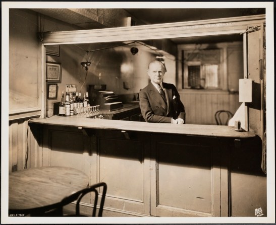 Wurts Bros. (New York, N.Y.). 16 Gramercy Park South. Interior, The Player's Club with Connelly, barkeeper. 1935, Museum of the City of New York. X2010.7.2.6542