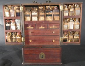 Rufus King's Traveling Medicine Case, Reece, ca. 1814. Museum of the City of New York, 41.304.4A.