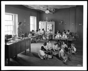Wurts Bros. (New York, N.Y.), Sedgewick Avenue and Gun Hill Road. Amalgamated Clothing Workers Apartments, [classroom] interior, 1929. Museum of the City of New York. X2010.7.1.6792