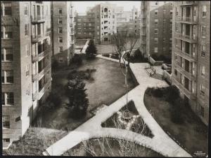 Wurts Bros. (New York, N.Y.), Sunnyside. Phipps garden apartments. Exterior garden view, 1932. Museum of the City of New York. X2010.7.2.4982