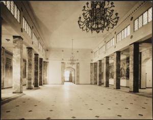 Wurts Bros. (New York, N.Y.), 851 Grand Concourse. Bronx County Courthouse. Interior, Veteran's Memorial Hall, 1934. Museum of the City of New York. X2010.7.2.5901