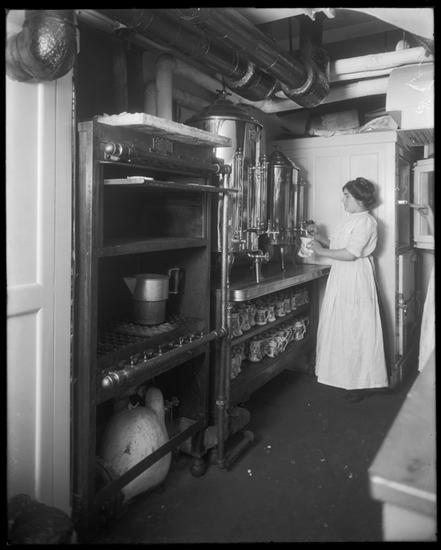 Wurts Bros. (New York, N.Y.) Hotel McAlpin, Tea, Coffee, Toast and Chocolate Department, 23rd Floor. ca. 1912. Museum of the City of New York. X2010.7.1.4302.