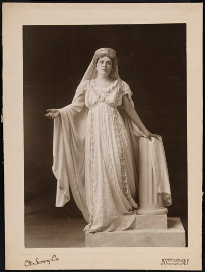 Otto Sarony Co. [Viola Allen as Hermione.] ca. 1904. Museum of the City of New York. 45.202.51.