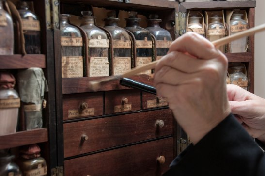 Reese’s Medical Hall, London. Reese’s Universal Dispensary, ca. 1814 (detail of cleaning). Museum of the City of New York, 41.304.4.