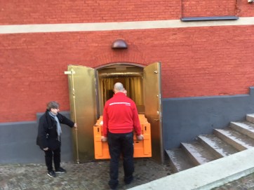 Navigating stairs and cobblestones!